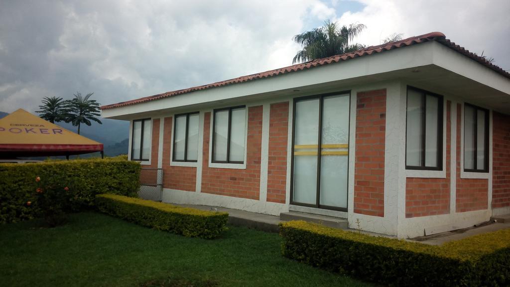 Hostal La Sultana Santa Rosa De Cabal Exteriör bild