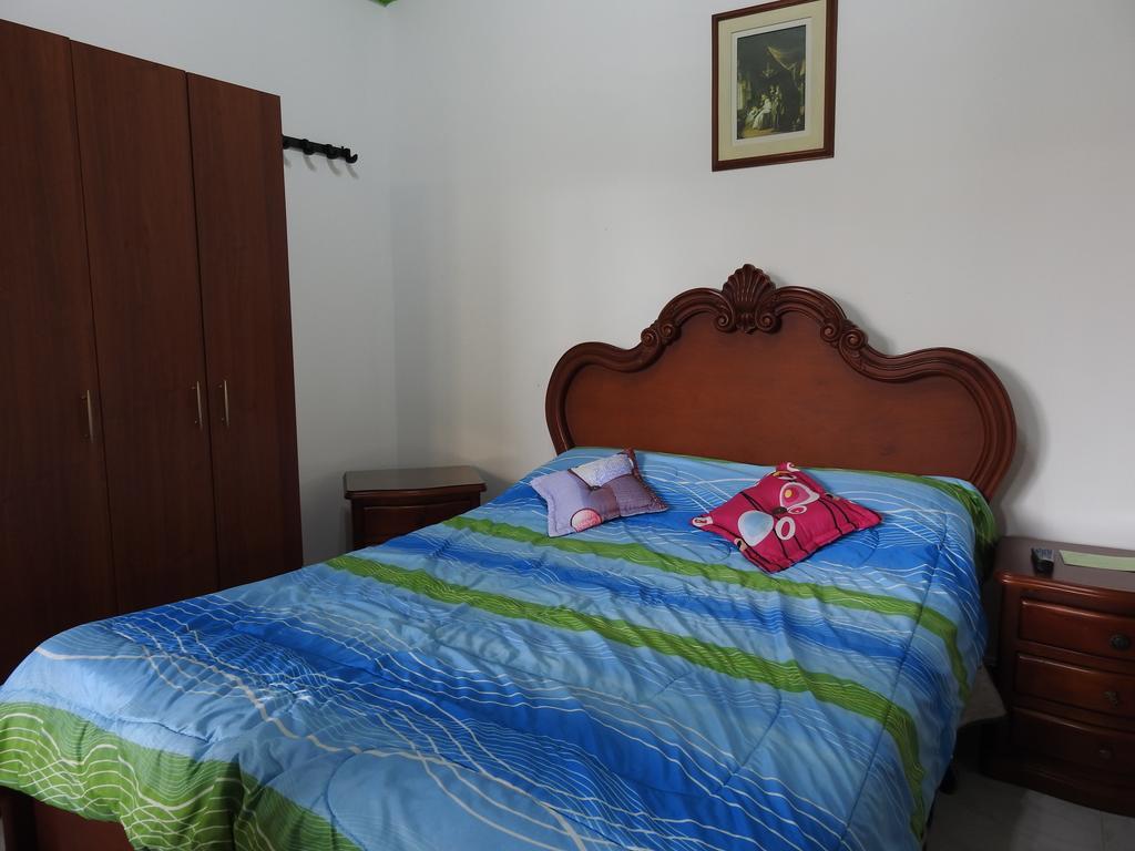 Hostal La Sultana Santa Rosa De Cabal Exteriör bild