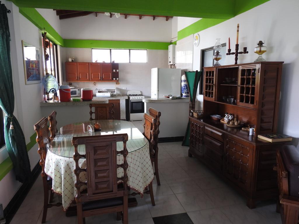 Hostal La Sultana Santa Rosa De Cabal Exteriör bild