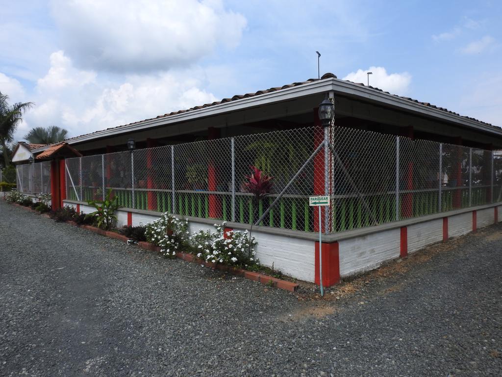 Hostal La Sultana Santa Rosa De Cabal Exteriör bild