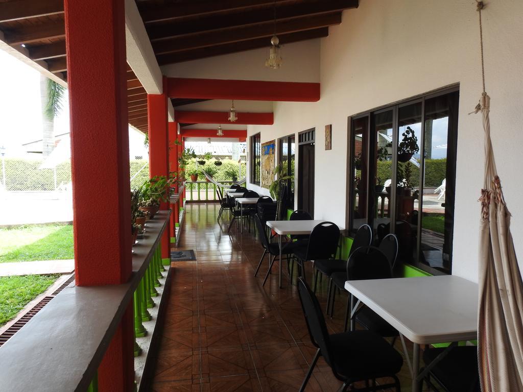 Hostal La Sultana Santa Rosa De Cabal Exteriör bild